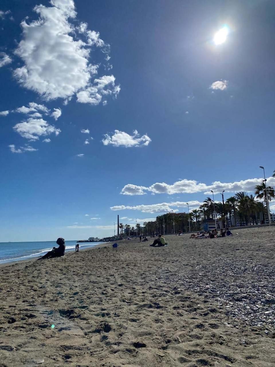 La Caramba Amplio Apartamento En La Playa Málaga Exteriör bild